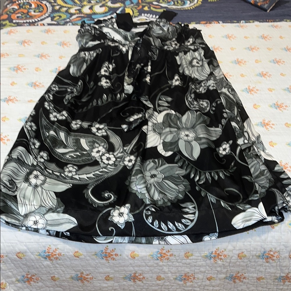 Black and White Pleated Backless Sundress - 90's Vintage Dress - Picture 2 of 9